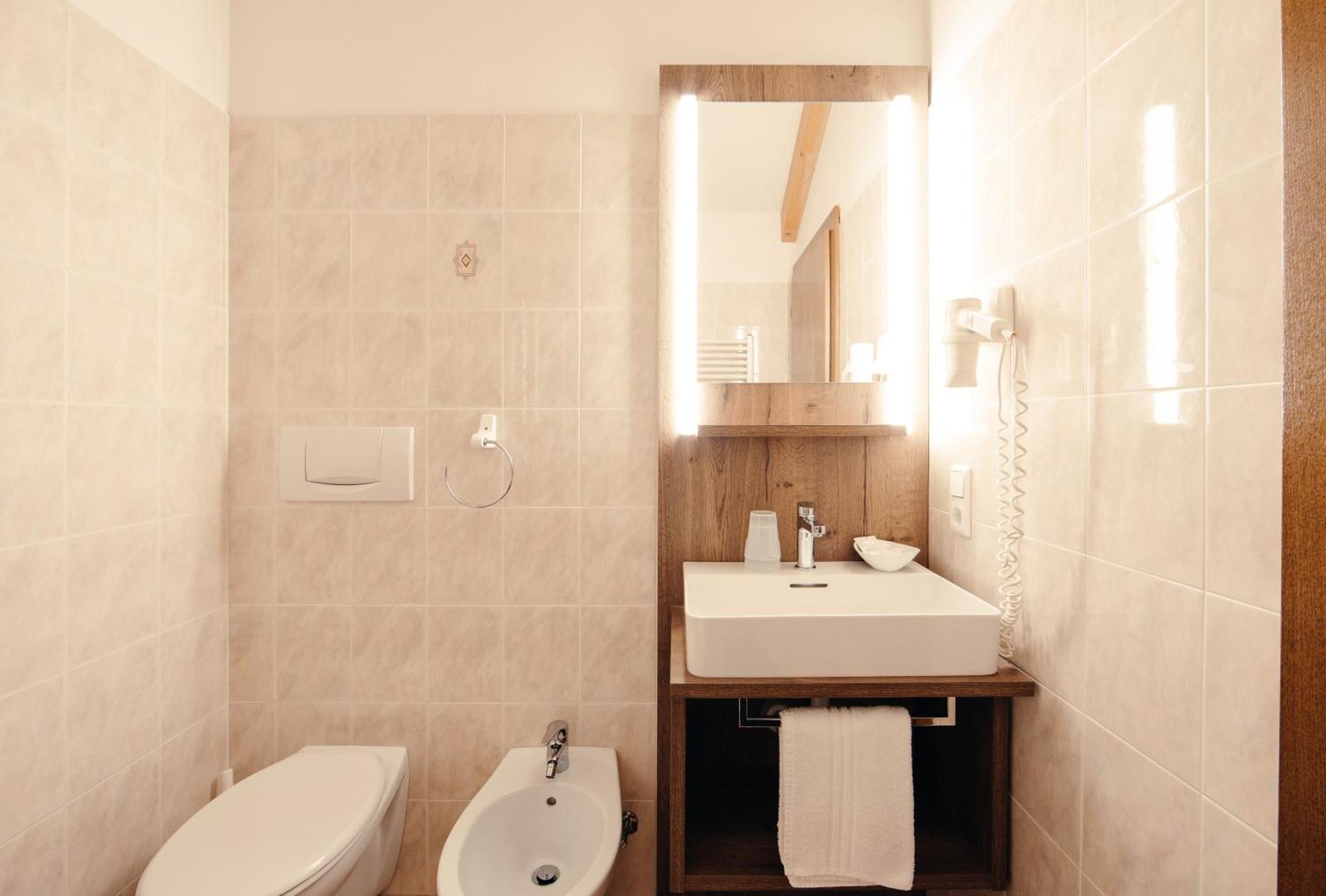 Hotel Ludwigshof & Luvina Тродена Стая снимка